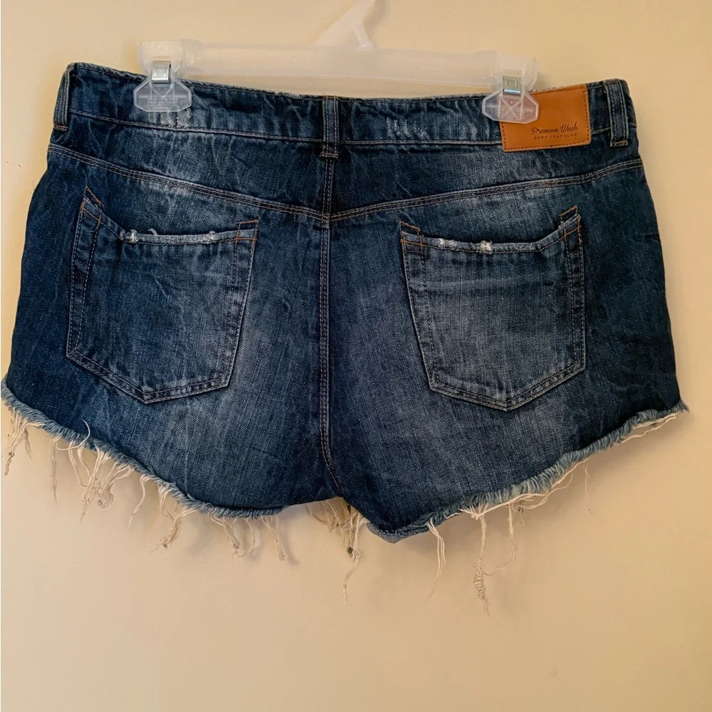 Distressed‎ Denim Shorts